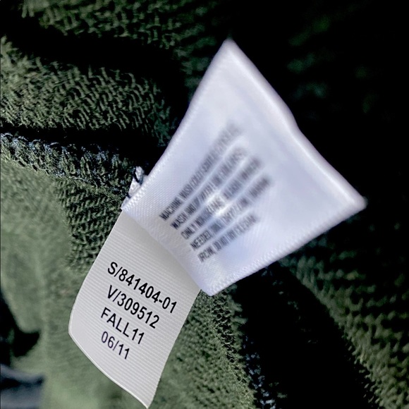 NWOT Solid Black Gap 3/4 Sleeve Back Zipper Shirt Size Small - Picture 11 of 11